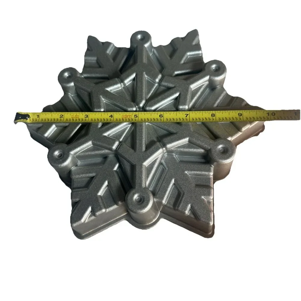 NORDIC WARE Snowflake Pull Apart Cake Pan Heavy Cast Aluminum Holiday Christmas
